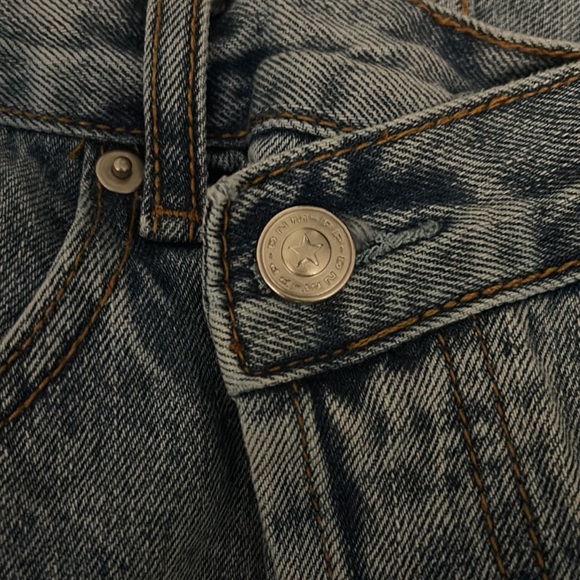 Princess Polly light wash straight fit jeans - Picture 4 of 6